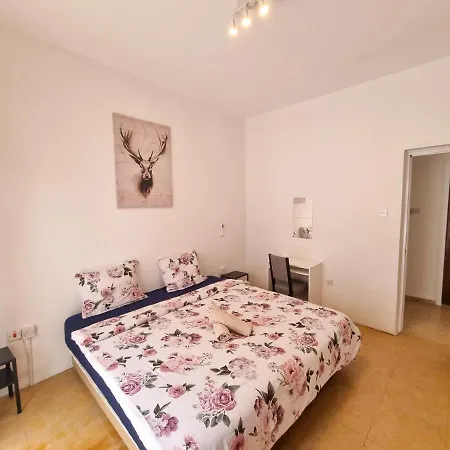 Homestay szállás Citycenter Next To The Lárnaka