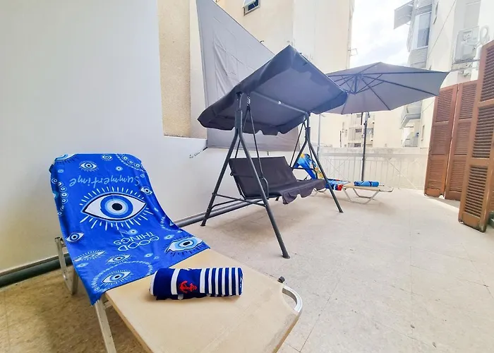 Citycenter Next To The Larnaca